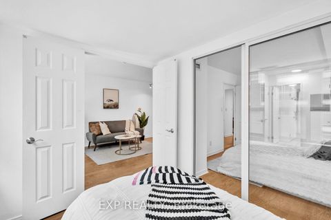 Photo 11 at 812 - 230 King Street E, Moss Park, Toronto