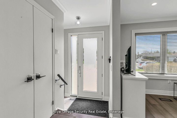 Photo 3 at 245 Avondale Boulevard, Avondale, Brampton