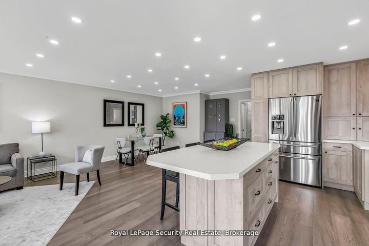 Photo 4 at 245 Avondale Boulevard, Avondale, Brampton