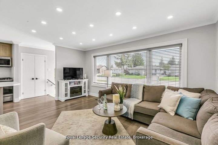 Photo 5 at 245 Avondale Boulevard, Avondale, Brampton