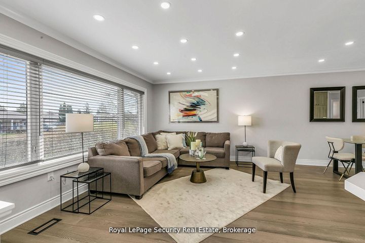 Photo 6 at 245 Avondale Boulevard, Avondale, Brampton