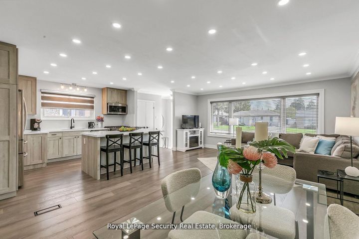 Photo 9 at 245 Avondale Boulevard, Avondale, Brampton