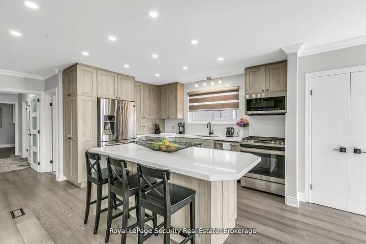 Photo 10 at 245 Avondale Boulevard, Avondale, Brampton