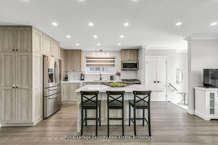 Photo 11 at 245 Avondale Boulevard, Avondale, Brampton