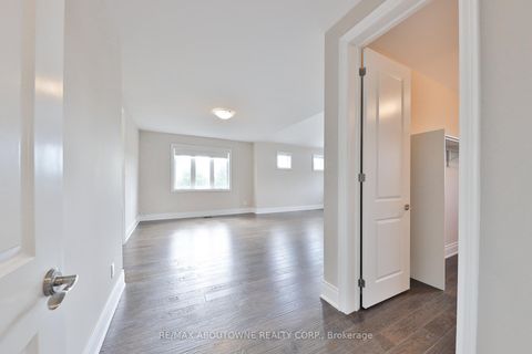Photo 25 at 2163 Vineland Crescent, RO River Oaks, Oakville