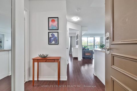 Photo 3 at 201 - 920 Sheppard Avenue W, Bathurst Manor, Toronto