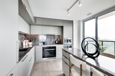 Photo 7 at 907 - 185 Alberta Avenue, Oakwood Village, Toronto
