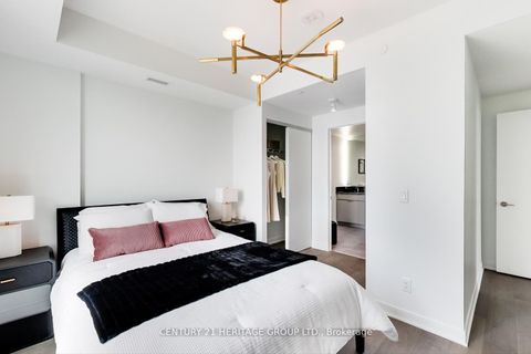 Photo 14 at 907 - 185 Alberta Avenue, Oakwood Village, Toronto