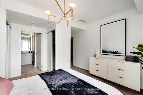 Photo 15 at 907 - 185 Alberta Avenue, Oakwood Village, Toronto