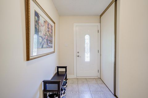 Photo 4 at 138 Osborne Crescent, CP College Park, Oakville