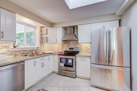 Photo 7 at 138 Osborne Crescent, CP College Park, Oakville