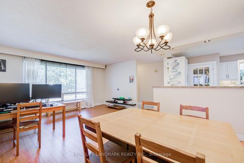 Photo 9 at 138 Osborne Crescent, CP College Park, Oakville