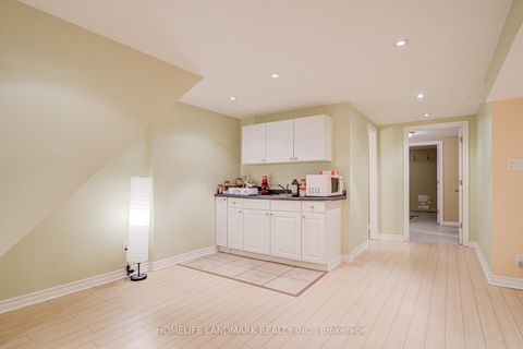 Photo 12 at 138 Osborne Crescent, CP College Park, Oakville