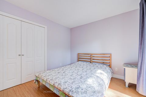 Photo 16 at 138 Osborne Crescent, CP College Park, Oakville
