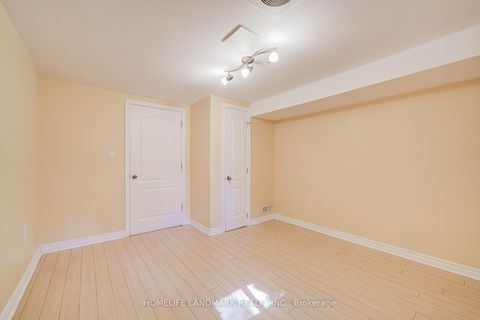 Photo 30 at 138 Osborne Crescent, CP College Park, Oakville