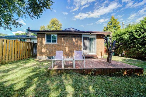 Photo 32 at 138 Osborne Crescent, CP College Park, Oakville