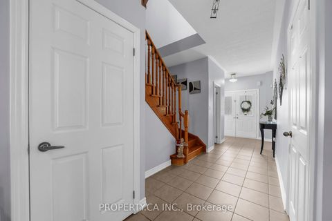 Photo 2 at 25 Boticelli Way, Vellore Village, Vaughan