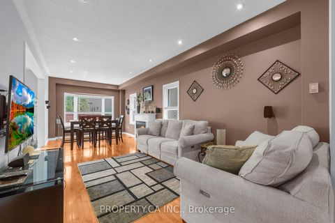 Photo 3 at 25 Boticelli Way, Vellore Village, Vaughan