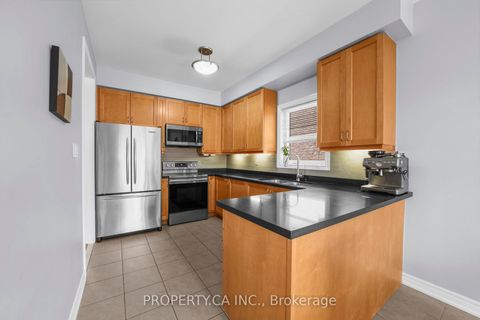 Photo 6 at 25 Boticelli Way, Vellore Village, Vaughan