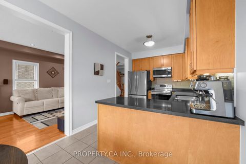 Photo 7 at 25 Boticelli Way, Vellore Village, Vaughan