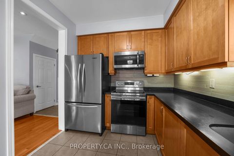 Photo 9 at 25 Boticelli Way, Vellore Village, Vaughan
