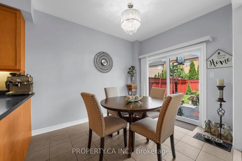 Photo 10 at 25 Boticelli Way, Vellore Village, Vaughan