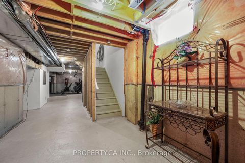 Photo 32 at 25 Boticelli Way, Vellore Village, Vaughan