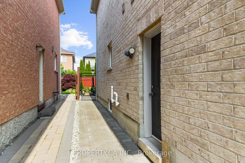 Photo 36 at 25 Boticelli Way, Vellore Village, Vaughan
