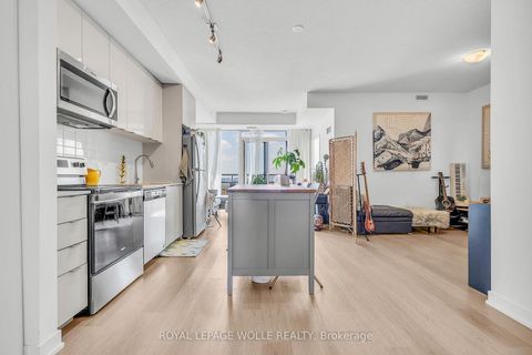 Photo 10 at 859 The Queensway, Queensway, Toronto