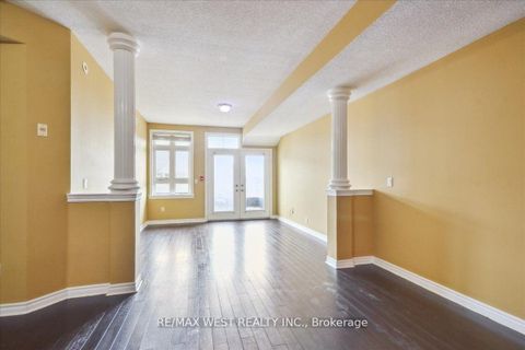 Photo 2 at 9 - 9 Pine Street, Weston, Toronto