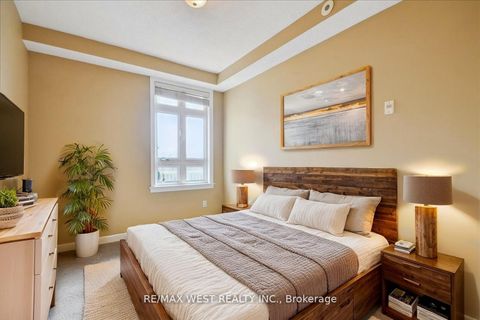Photo 5 at 9 - 9 Pine Street, Weston, Toronto