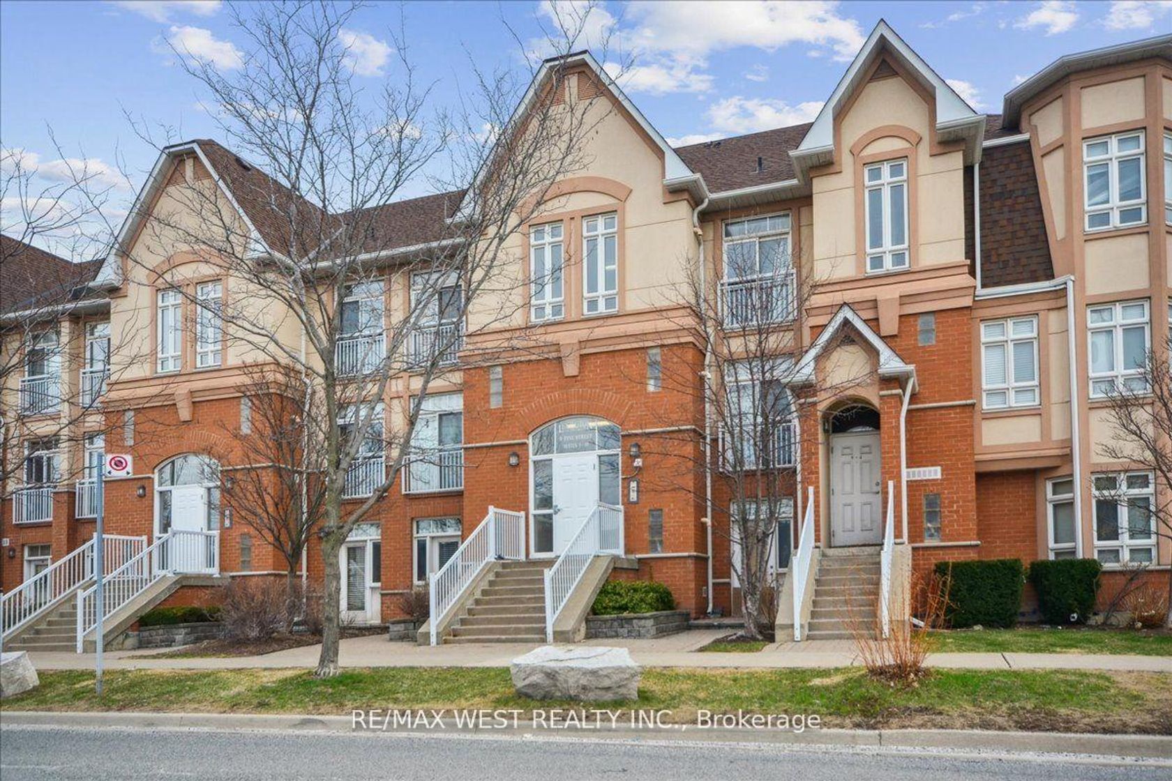 9 - 9 Pine Street, Weston, Toronto 