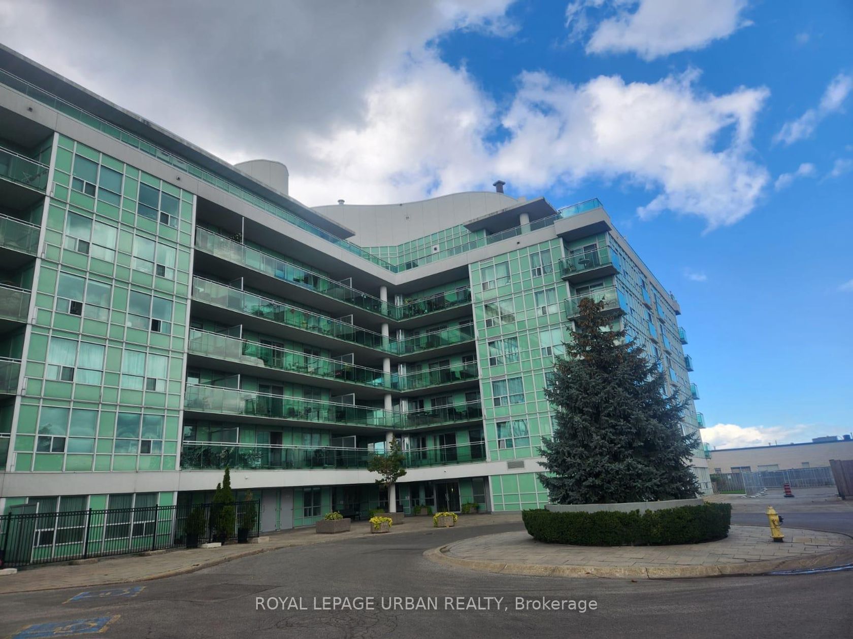211 - 60 Fairfax Crescent, Birchmount, Toronto 