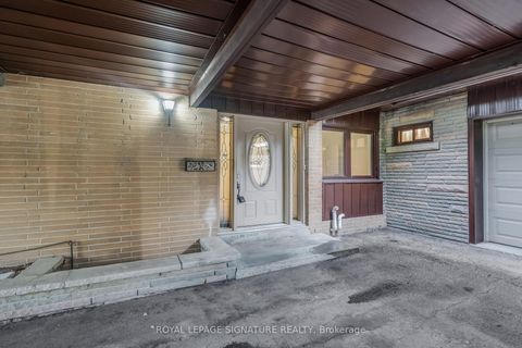 Photo 1 at 23 Palomino Crescent, Bayview Village, Toronto