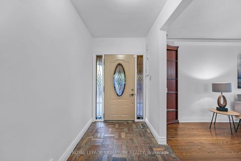 Photo 2 at 23 Palomino Crescent, Bayview Village, Toronto