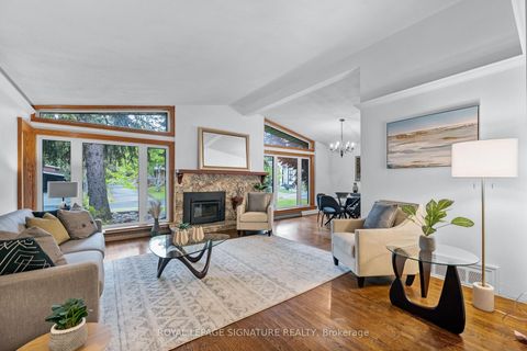 Photo 3 at 23 Palomino Crescent, Bayview Village, Toronto
