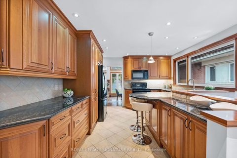Photo 10 at 23 Palomino Crescent, Bayview Village, Toronto