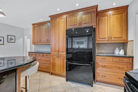 Photo 13 at 23 Palomino Crescent, Bayview Village, Toronto