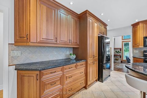 Photo 14 at 23 Palomino Crescent, Bayview Village, Toronto