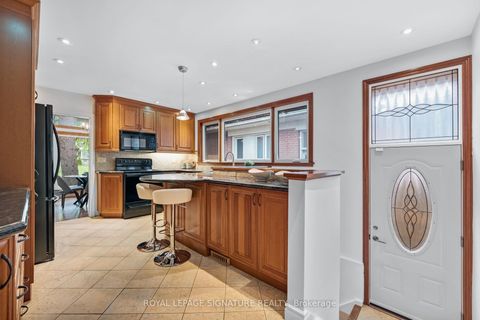 Photo 15 at 23 Palomino Crescent, Bayview Village, Toronto
