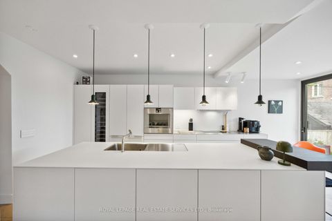 Photo 13 at 427 Annette Street, High Park North, Toronto