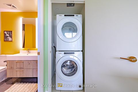 Photo 13 at 4009 - 1 Yorkville Avenue, Annex, Toronto