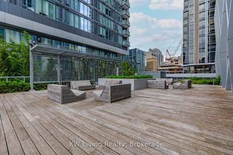 Photo 17 at 4009 - 1 Yorkville Avenue, Annex, Toronto