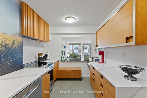 Photo 3 at 1305 - 270 Scarlett Road, Smythe, Toronto