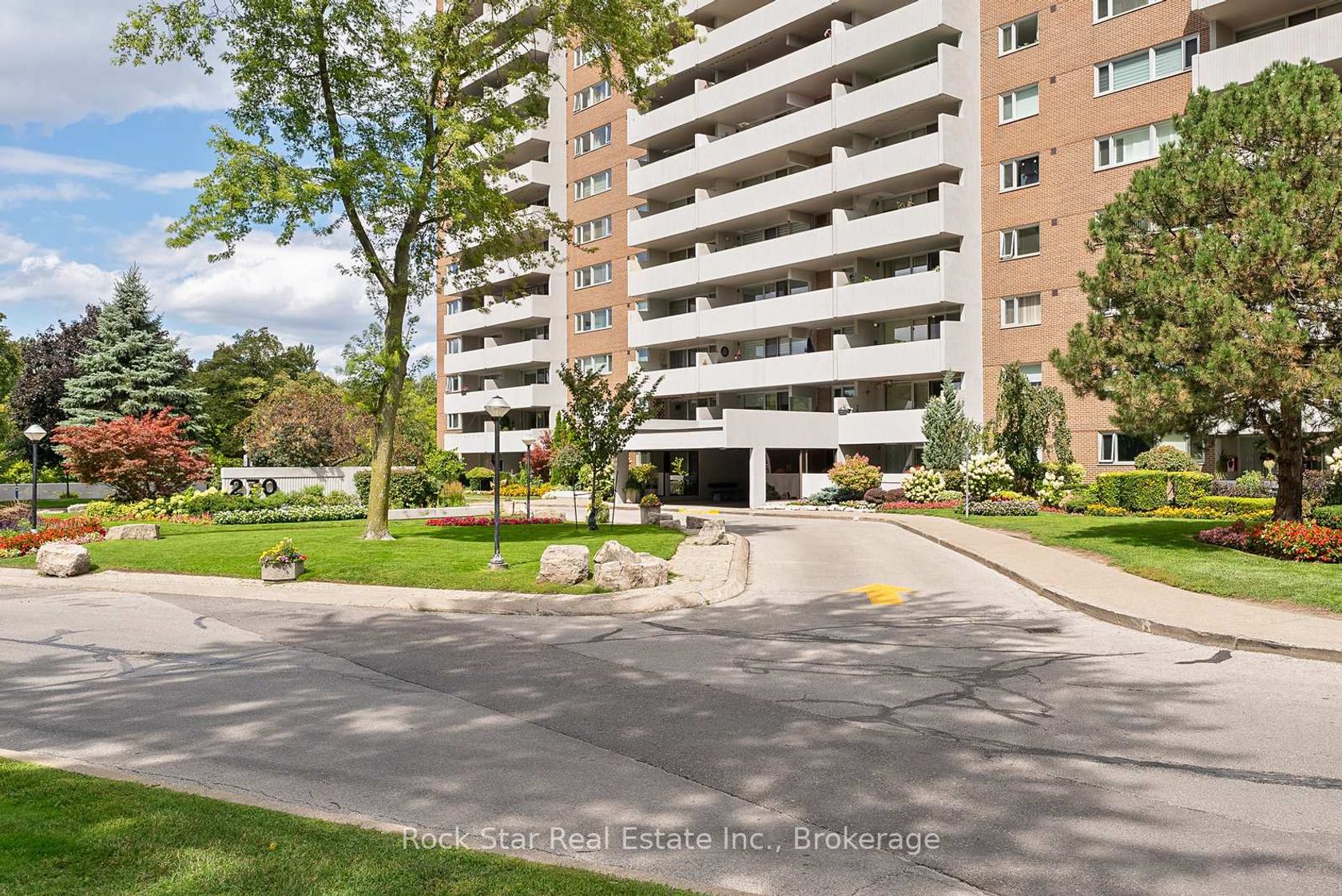 1305 - 270 Scarlett Road, Smythe, Toronto 