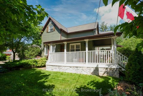 Photo 2 at 42 Dalton Street, Queen's Park, Barrie