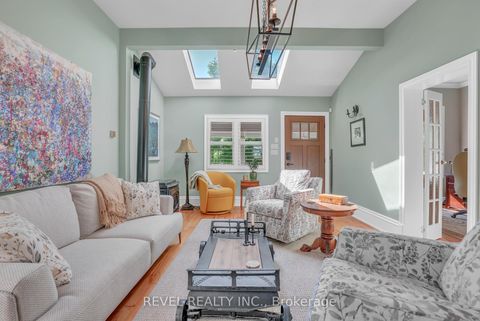 Photo 14 at 42 Dalton Street, Queen's Park, Barrie