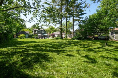 Photo 42 at 42 Dalton Street, Queen's Park, Barrie