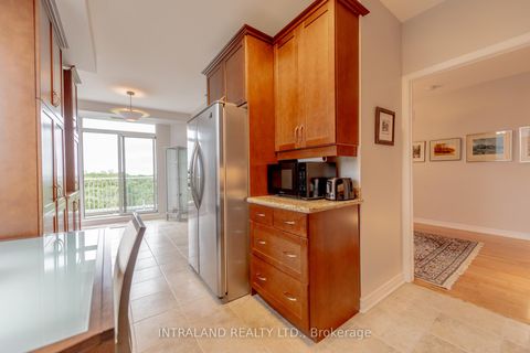 Photo 10 at 705 - 4200 Bathurst Street, Clanton Park, Toronto