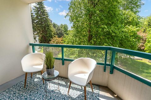 Photo 17 at 311 - 7250 Yonge Street, Yorkhill, Vaughan